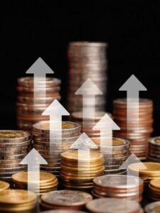pilha-de-moedas-e-grafico-visual-de-seta-em-conceitos-financeiros-e-estoque-de-negocios-de-investimento-financeiro